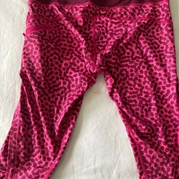 Lululemon Run Top Speed Crops - Picture 3 of 3